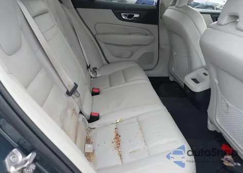 2022 Volvo V60 Cross Country T5 z USA, uszkodzony, nr VIN YV4102WK5N1086364